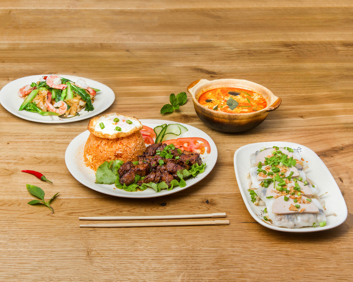 Lao Douang Dy Photos 2